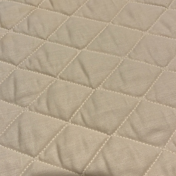 Quilted cream color cotton polyester placemats set of three - Picture 2 of 3